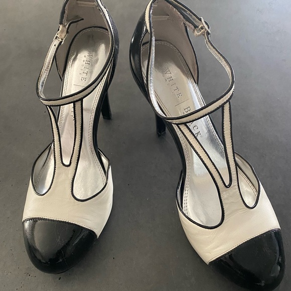 White House Black Market Shoes - WHBM Heels size 8.5